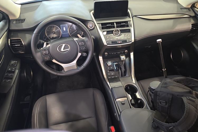 Used Lexus NX 2018 300 Front-Drive Freeline Edition Center Console
