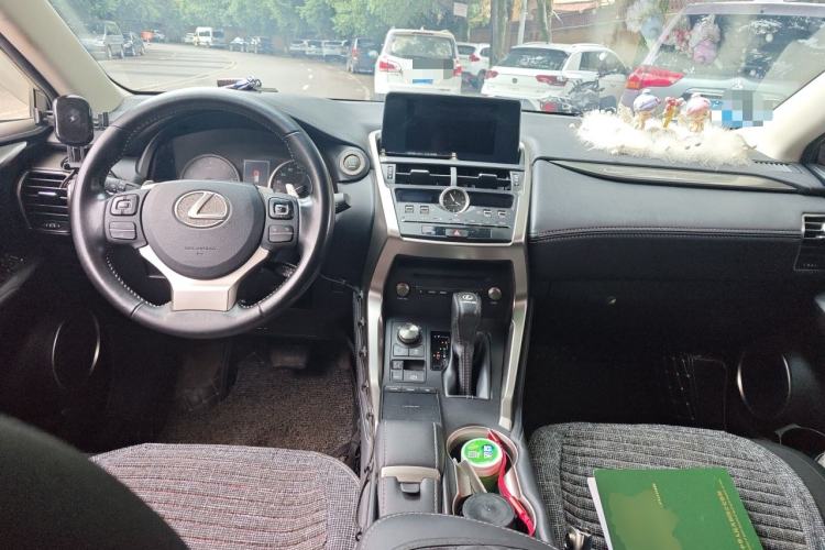 Used Lexus NX 2018 200 Front-Wheel-Drive Xingxing Edition China VI Standard Center Console
