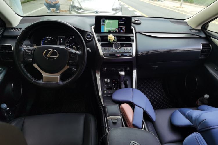 Used Lexus NX 2018 300h Front-Wheel-Drive FENGSHANG Version China V Emission Standard Center Console