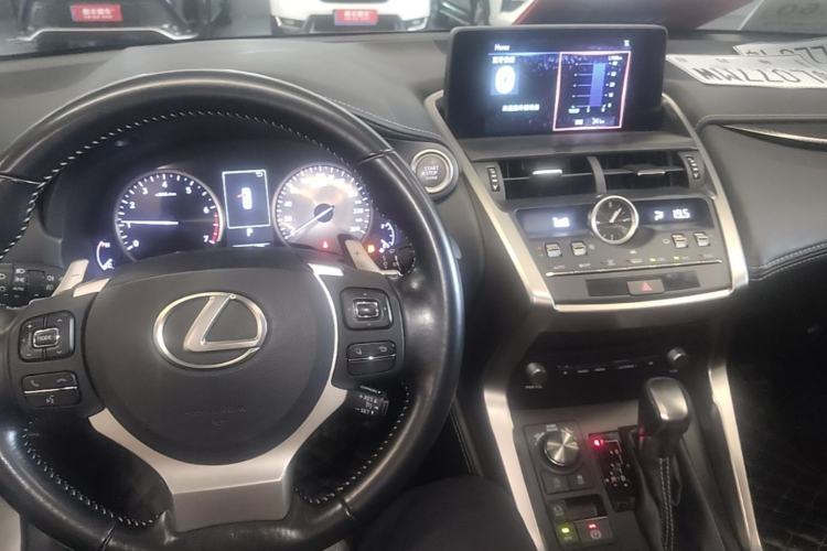 Used Lexus NX 2018 200 Front-Wheel-Drive Xingxing Edition China VI Standard Center Console