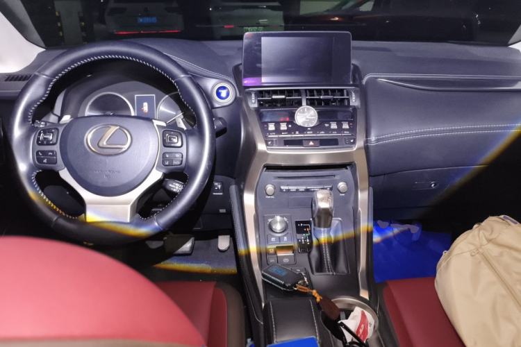 Used Lexus NX 2018 300h Front-Wheel-Drive FENGSHANG Version China V Emission Standard Center Console