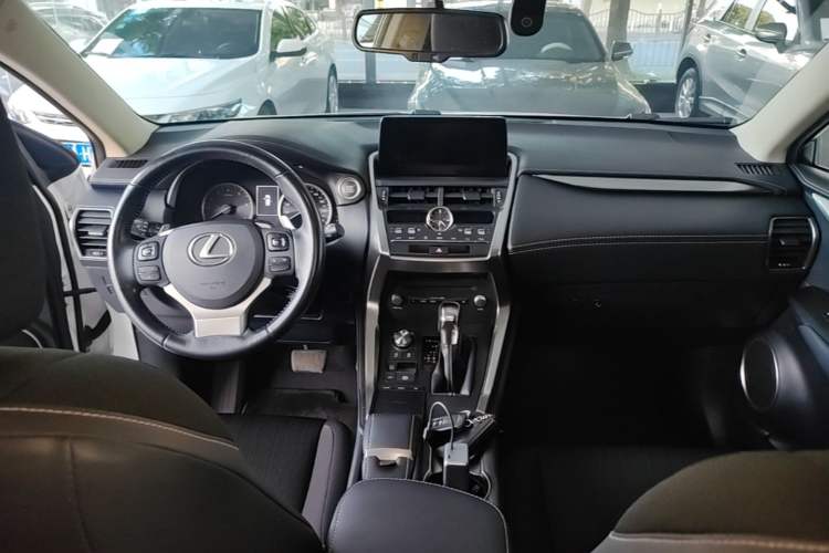 Used Lexus NX 2018 200 Front-Wheel-Drive X-Trail Version China V Standard Center Console