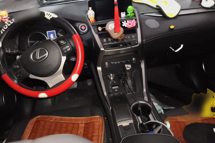 Used Lexus NX 2018 300h Front-Wheel-Drive FENGSHANG Version China V Emission Standard Center Console