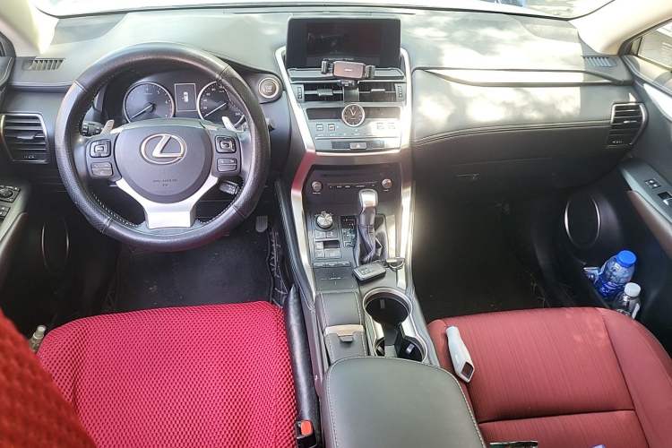 Used Lexus NX 2018 200 Front-Wheel-Drive Xingxing Edition China VI Standard Center Console