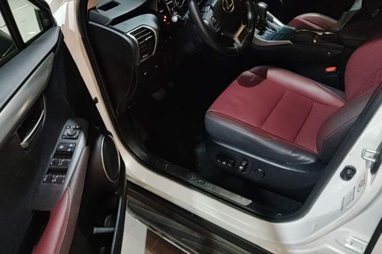 Used Lexus NX 2018 300h Front-Wheel-Drive FENGSHANG Version China V Emission Standard Driver Seat