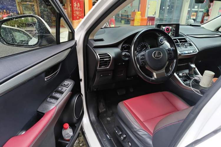 Used Lexus NX 2018 300h Front-Wheel-Drive FENGSHANG Version China V Emission Standard Driver Seat