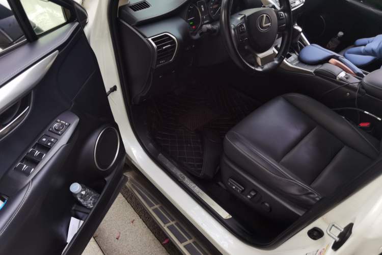 Used Lexus NX 2018 300h Front-Wheel-Drive FENGSHANG Version China V Emission Standard Driver Seat