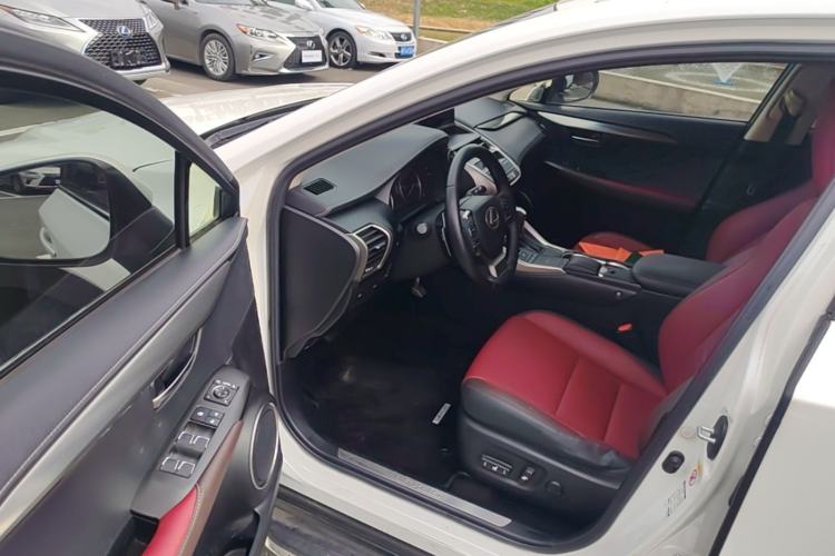Used Lexus NX 2018 300h Front-Wheel-Drive FENGSHANG Version China V Emission Standard Driver Seat