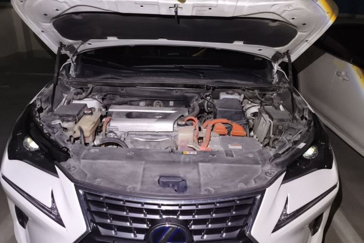 Used Lexus NX 2018 300h Front-Wheel-Drive FENGSHANG Version China V Emission Standard Engine Bay