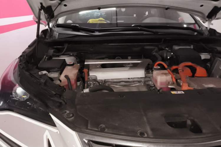Used Lexus NX 2018 300h Front-Wheel-Drive FENGSHANG Version China V Emission Standard Engine Bay Right