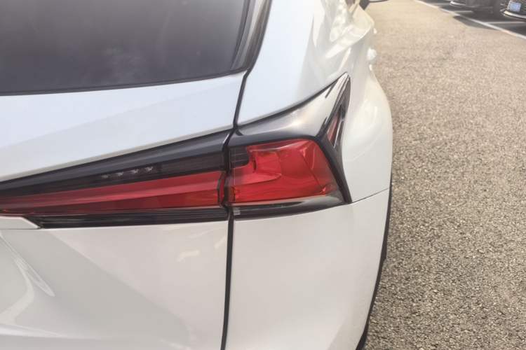 Used Lexus NX 2018 300h Front-Wheel-Drive FENGSHANG Version China V Emission Standard Exterior 3