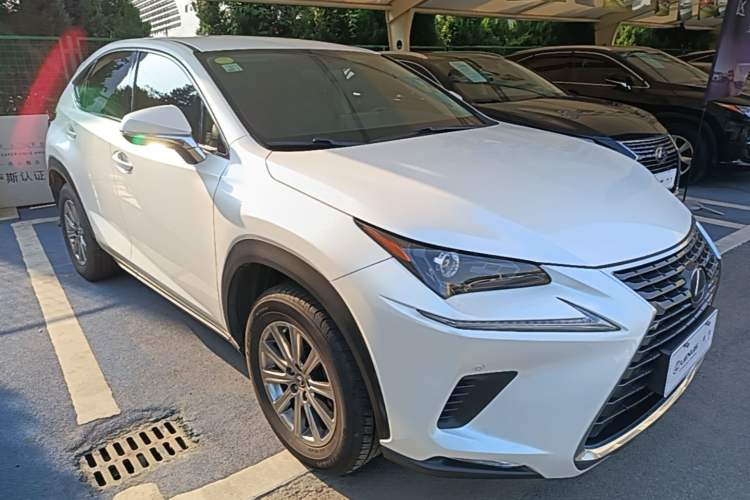 Used Lexus NX 2018 200 Front-Wheel-Drive Xingxing Edition China VI Standard Front Right 45 Deg