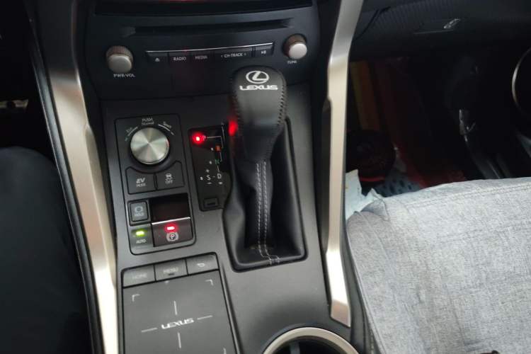 Used Lexus NX 2018 300h Front-Wheel-Drive FENGSHANG Version China V Emission Standard Gear Lever
