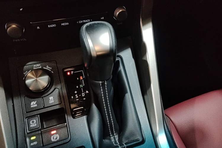 Used Lexus NX 2018 300h Front-Wheel-Drive FENGSHANG Version China V Emission Standard Gear Lever