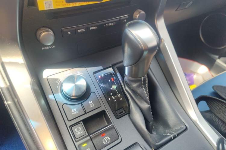 Used Lexus NX 2018 300h All-Wheel-Drive FENGZHI Edition China V Emission Standard Gear Lever