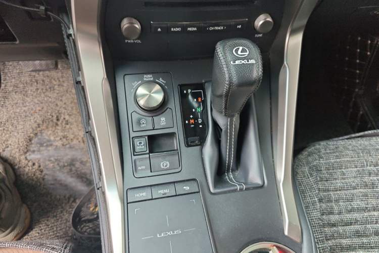 Used Lexus NX 2018 200 Front-Wheel-Drive Xingxing Edition China VI Standard Gear Lever