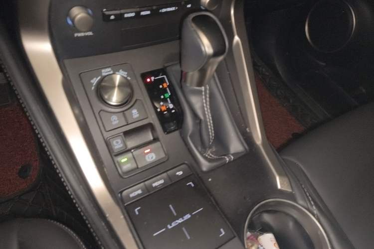 Used Lexus NX 2018 200 All-Wheel Drive FENGSHANG Version China VI Standard Gear Lever