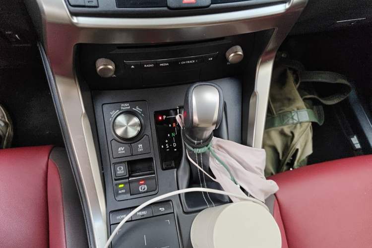 Used Lexus NX 2018 300h Front-Wheel-Drive FENGSHANG Version China V Emission Standard Gear Lever