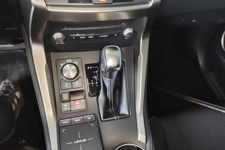 Used Lexus NX 2018 200 Front-Wheel-Drive X-Trail Version China V Standard Gear Lever