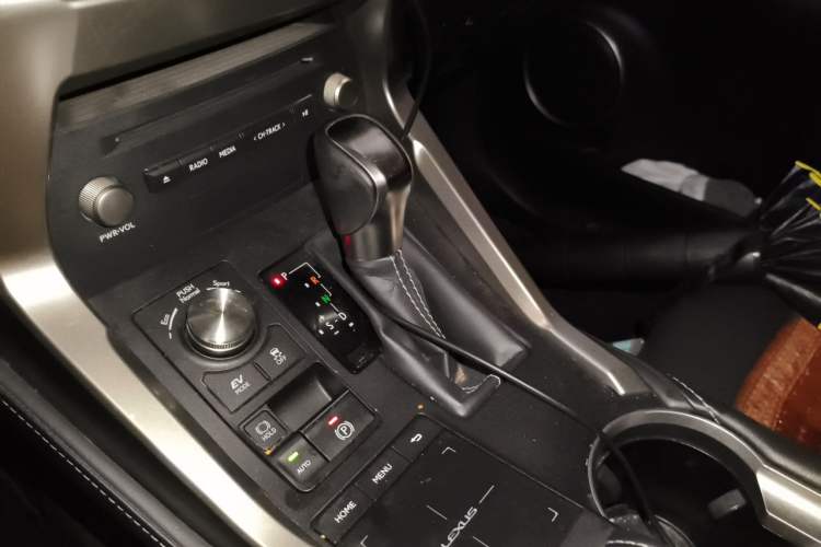 Used Lexus NX 2018 300h Front-Wheel-Drive FENGSHANG Version China V Emission Standard Gear Lever