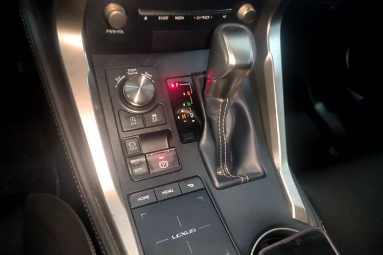 Used Lexus NX 2018 200 Front-Wheel-Drive Xingxing Edition China VI Standard Gear Lever