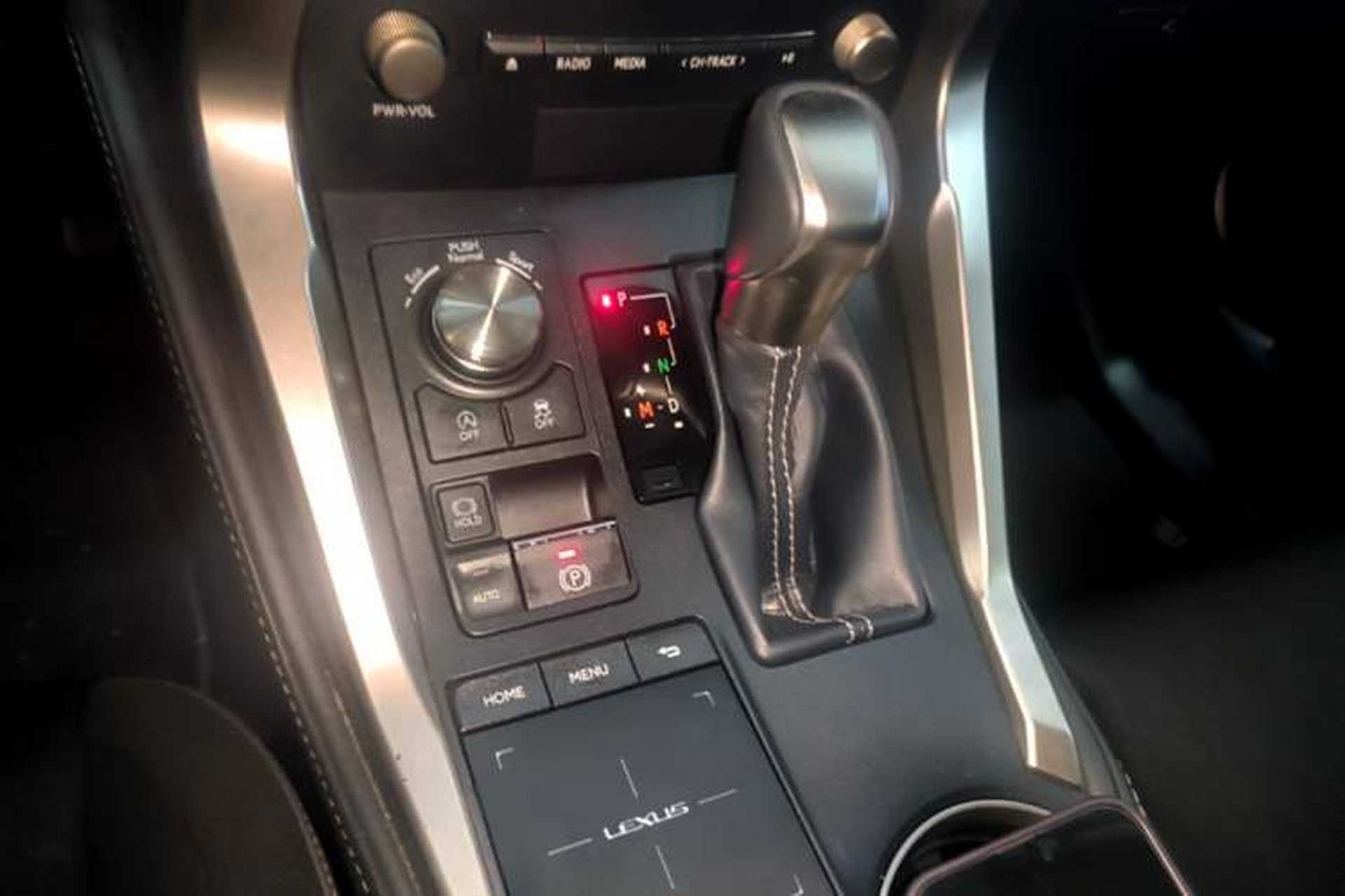 Used Lexus NX 2018 200 Front-Wheel-Drive Xingxing Edition China VI Standard Gear Lever