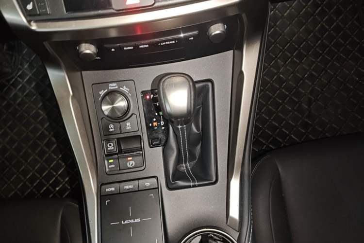 Used Lexus NX 2018 200 All-Wheel Drive FENGSHANG Version China VI Standard Gear Lever