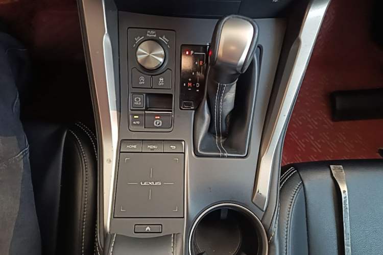 Used Lexus NX 2018 200 Front-Wheel-Drive Xingxing Edition China VI Standard Gear Lever