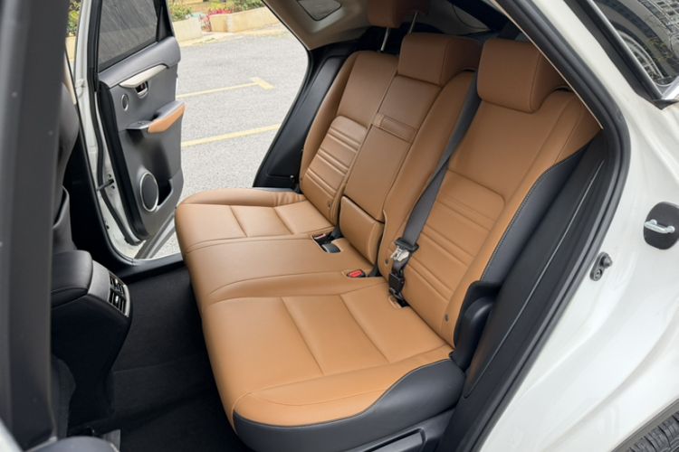 Used Lexus NX 2018 300 Front-Drive Freeline Edition Interior 5