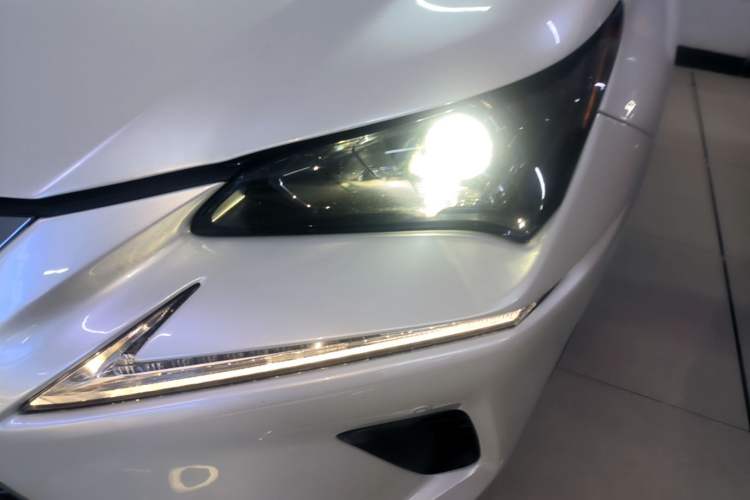 Used Lexus NX 2018 200 Front-Wheel-Drive Xingxing Edition China VI Standard Left Front Headlight