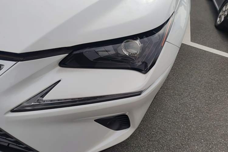 Used Lexus NX 2018 300h Front-Wheel-Drive FENGSHANG Version China V Emission Standard Left Front Headlight