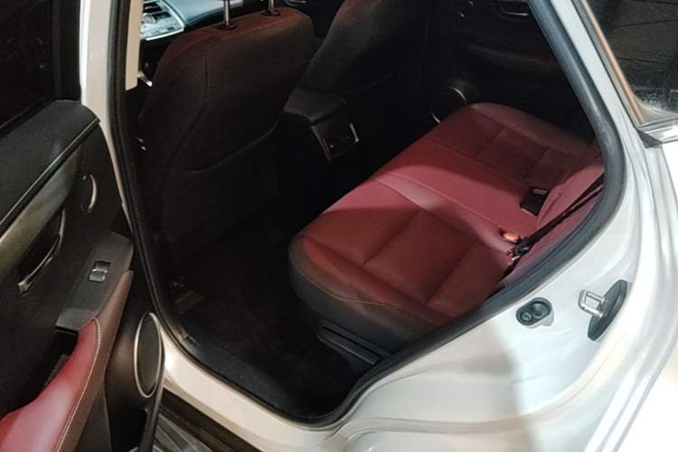 Used Lexus NX 2018 300h Front-Wheel-Drive FENGSHANG Version China V Emission Standard Left Rear Seat