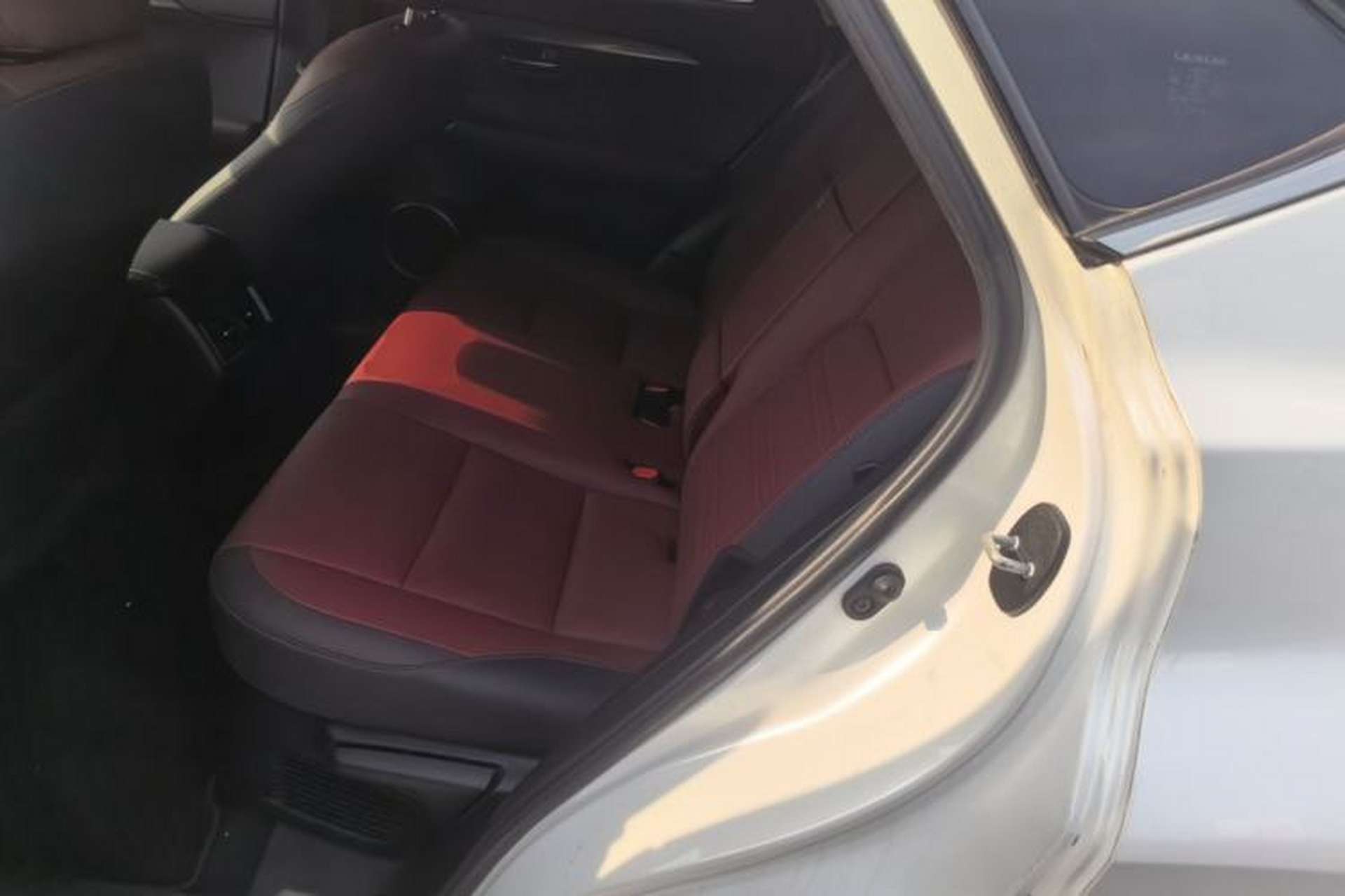 Used Lexus NX 2018 300h Front-Wheel-Drive FENGSHANG Version China V Emission Standard Left Rear Seat
