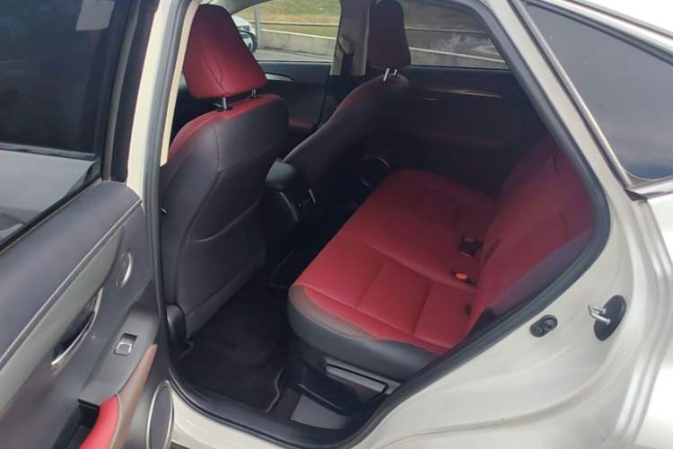 Used Lexus NX 2018 300h Front-Wheel-Drive FENGSHANG Version China V Emission Standard Left Rear Seat