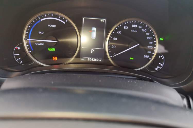 Used Lexus NX 2018 300h Front-Wheel-Drive FENGSHANG Version China V Emission Standard Odometer Close Up