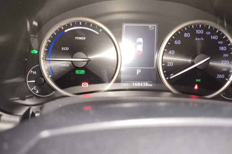 Used Lexus NX 2018 300h Front-Wheel-Drive FENGSHANG Version China V Emission Standard Odometer Close Up