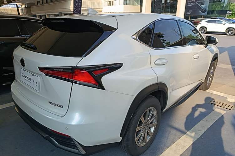 Used Lexus NX 2018 200 Front-Wheel-Drive Xingxing Edition China VI Standard Rear Right 45 Deg