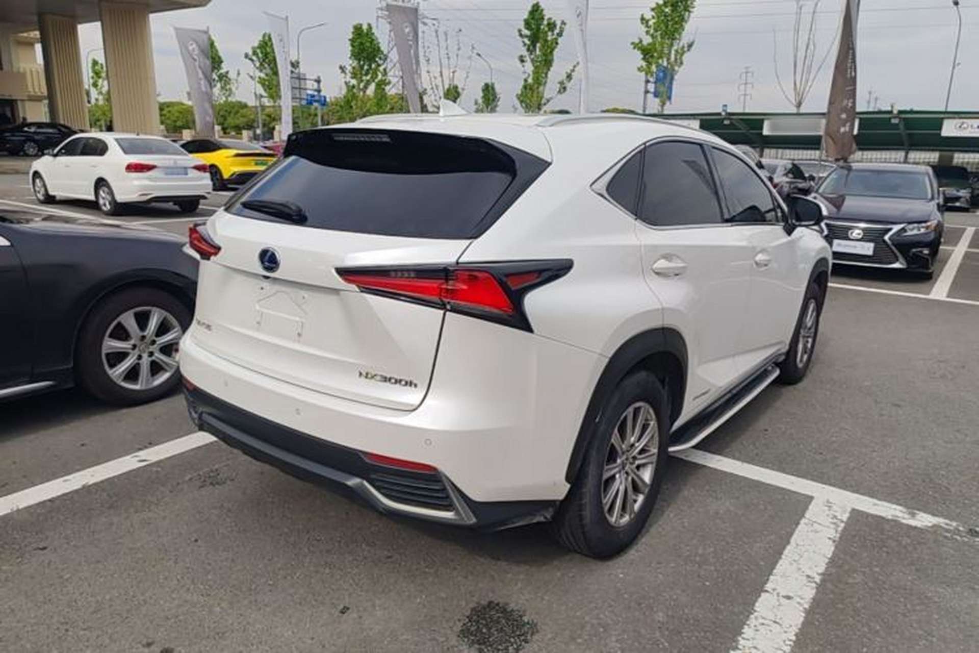 Used Lexus NX 2018 300h Front-Wheel-Drive FENGSHANG Version China V Emission Standard Rear Right 45 Deg