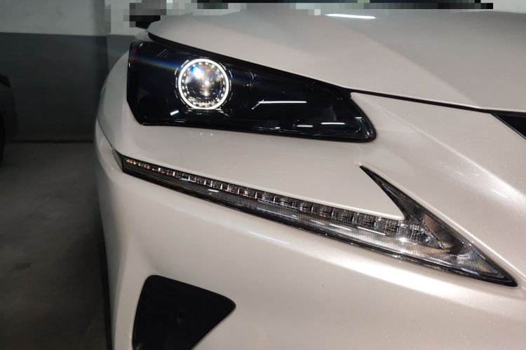 Used Lexus NX 2018 300 Front-Drive Freeline Edition Right Front Headlight
