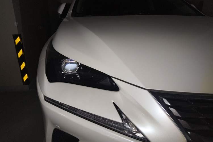Used Lexus NX 2018 200 All-Wheel Drive FENGSHANG Version China VI Standard Right Front Headlight