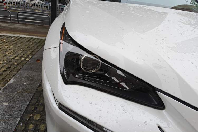 Used Lexus NX 2018 300h Front-Wheel-Drive FENGSHANG Version China V Emission Standard Right Front Headlight