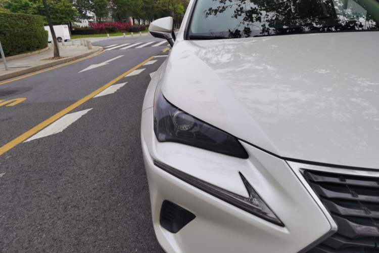 Used Lexus NX 2018 300h Front-Wheel-Drive FENGSHANG Version China V Emission Standard Right Front Headlight