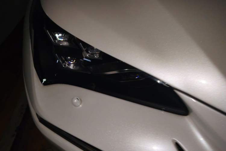 Used Lexus NX 2018 300h All-Wheel-Drive FENGZHI Edition China V Emission Standard Right Front Headlight