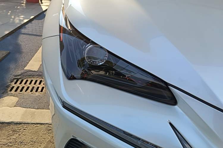 Used Lexus NX 2018 200 Front-Wheel-Drive Xingxing Edition China VI Standard Right Front Headlight