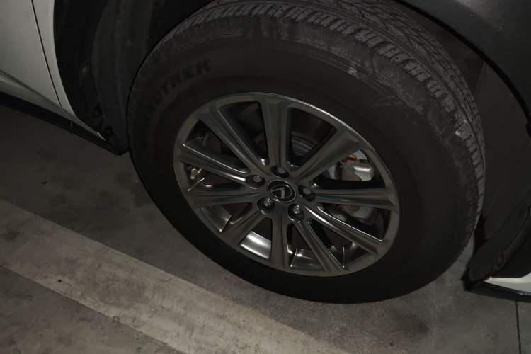 Used Lexus NX 2018 300 Front-Drive Freeline Edition Right Front Wheel Hub