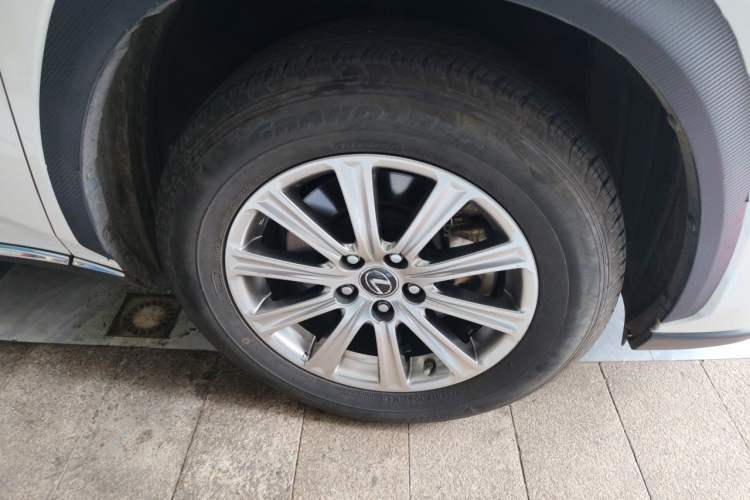 Used Lexus NX 2018 300h Front-Wheel-Drive FENGSHANG Version China V Emission Standard Right Front Wheel Hub