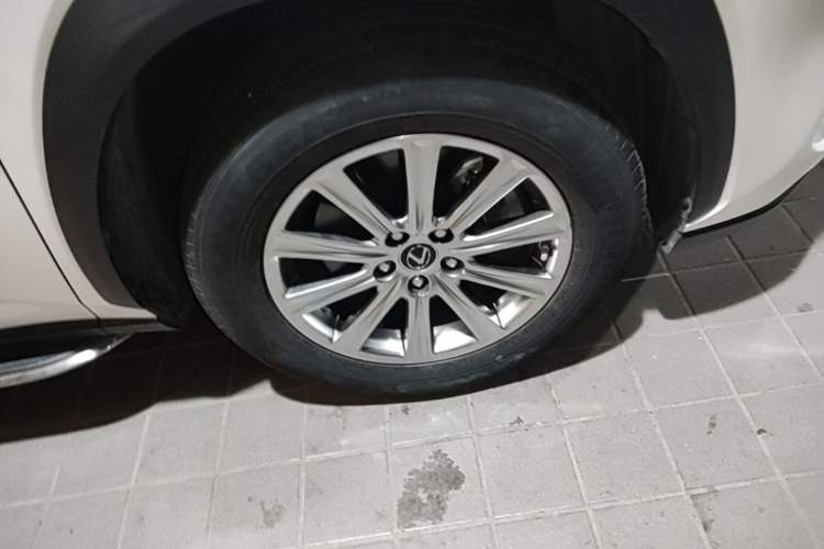 Used Lexus NX 2018 300h Front-Wheel-Drive FENGSHANG Version China V Emission Standard Right Front Wheel Hub