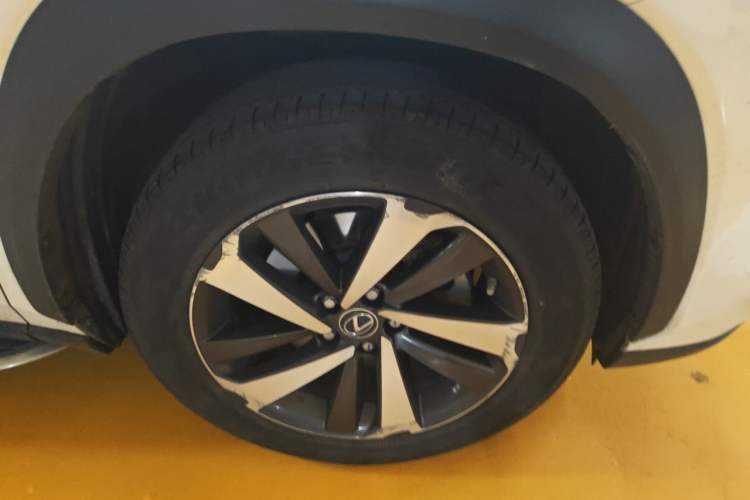 Used Lexus NX 2018 300h All-Wheel-Drive FENGZHI Edition China V Emission Standard Right Front Wheel Hub