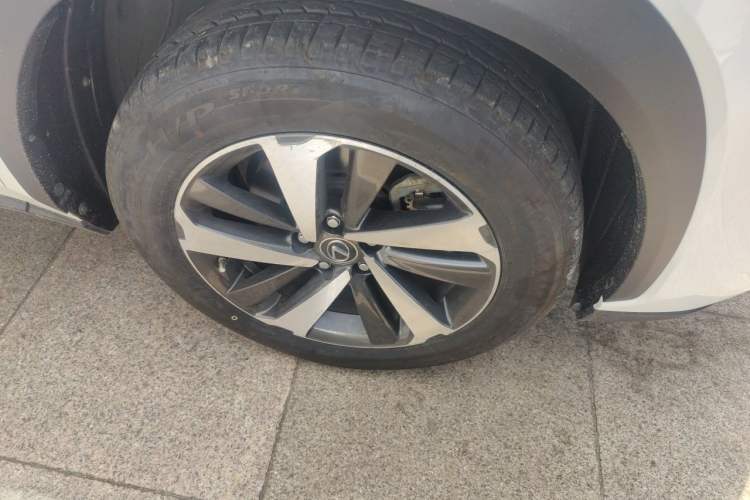 Used Lexus NX 2018 300h All-Wheel-Drive FENGZHI Edition China V Emission Standard Right Front Wheel Hub