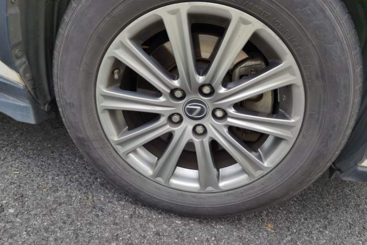 Used Lexus NX 2018 300h Front-Wheel-Drive FENGSHANG Version China V Emission Standard Right Front Wheel Hub